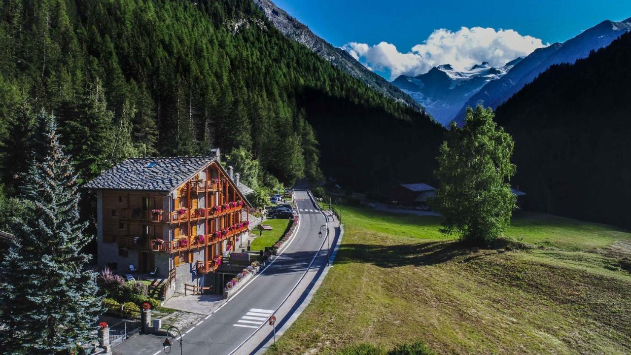 Hotel Le Bouquet - Adults Only Cogne Bagian luar foto